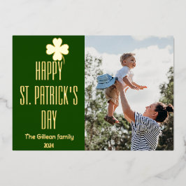 幸せなSt patricks dayシャムロックの家族の写真 箔シーズンカード