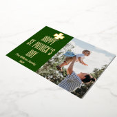 幸せなSt patricks dayシャムロックの家族の写真 箔シーズンカード (回転した状態)