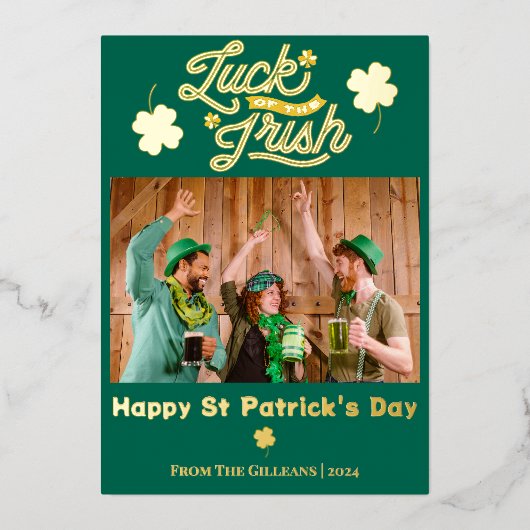 幸せなSt patricks dayシャムロックの家族の写真 箔シーズンカード (正面)
