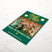 幸せなSt patricks dayシャムロックの家族の写真 箔シーズンカード (回転した状態)