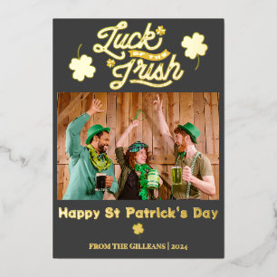 幸せなSt patricks dayシャムロックの家族の写真 箔シーズンカード