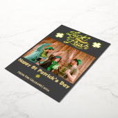 幸せなSt patricks dayシャムロックの家族の写真 箔シーズンカード (回転した状態)