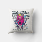 幸せになれる完璧な日 おもしろいMonster at peace クッション (裏面)