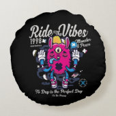 幸せになれる完璧な日 おもしろいMonster at peace ラウンドクッション (裏面)