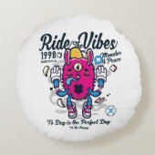 幸せになれる完璧な日 おもしろいMonster at peace ラウンドクッション (裏面)