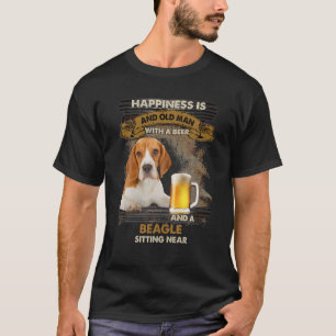 幸せはビールビーグル犬の座る老人 Tシャツ