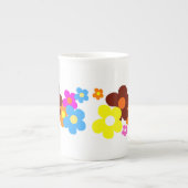 幸せカラフルな花 ボーンチャイナマグカップ (正面)