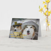 幸福のコーギーのバースデー・カードの船の最大積載量 カード (黄色い花)