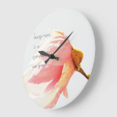 幸福の引用文のピンクのチューリップ木の花 ラージ壁時計 (傾斜)