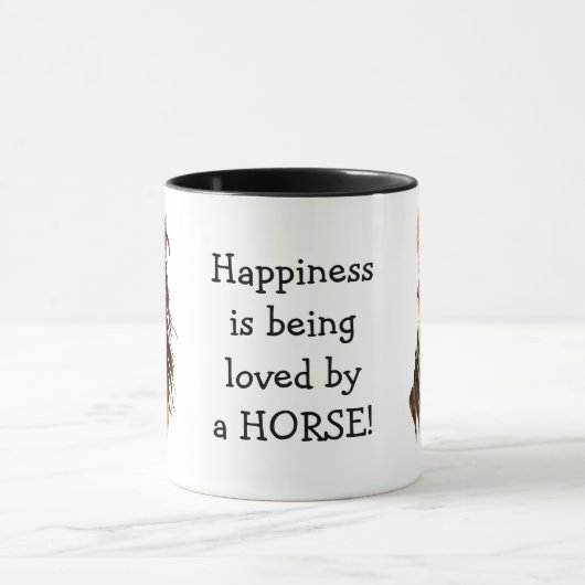 幸福はウマに愛されている!ユーモア マグカップ (中央)