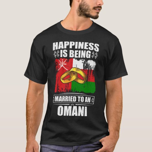 幸福はオマ結婚したニにある Tシャツ (正面)