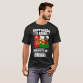 幸福はオマ結婚したニにある Tシャツ (正面フル)
