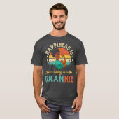 幸福はグラミー・アフリカ人女性ブラックである Tシャツ (正面フル)