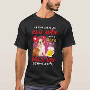幸福はビールのブルドッグが座っている老人だ Tシャツ