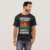 幸福はベラルーシ結婚したン人に与えられている Tシャツ (正面フル)