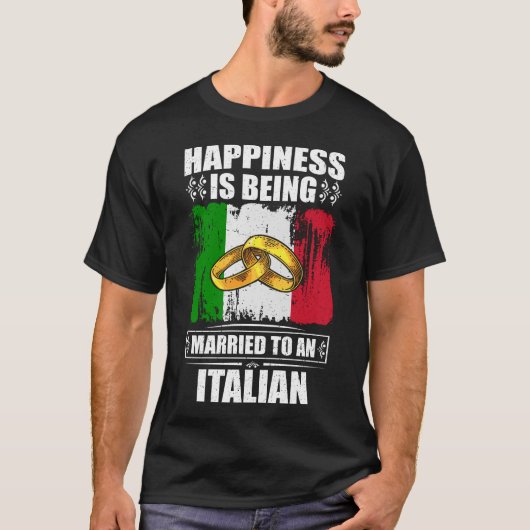 幸福は人に結婚した与えられイタリアンる Tシャツ (正面)