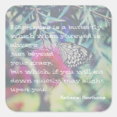 幸福は蝶である – インスパイアの引用文 スクエアシール (正面)