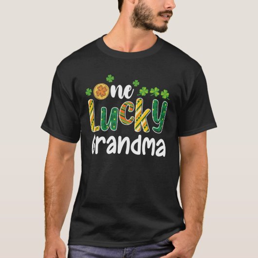幸運なおばあちゃんと家族おそろいのセントパトリックデー Tシャツ (正面)