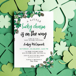 幸運なチャームオンザウェイグリーンベビーシャワー 招待状