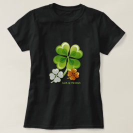 幸運なチャーム。三色シャムロック聖パトリックの日 Tシャツ