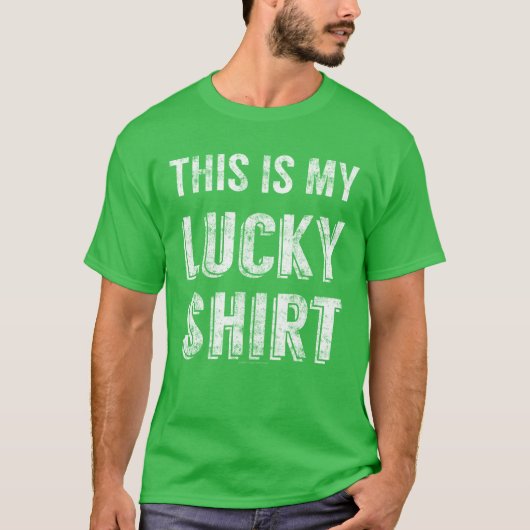 幸運なヴィンテージによって風化させる写実的なSt patricks day Tシャツ (正面)