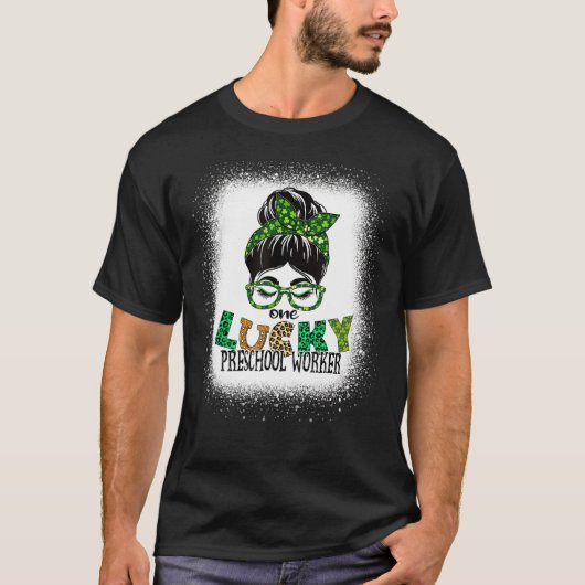 幸運な幼稚園の労働者がSt patricks・ダを漂白 Tシャツ (正面)