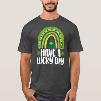 幸運な日を過おもしろいごす Tシャツ