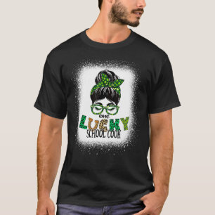 幸運な給食のおばちゃん ブリーチしたおだんごヘア セントパトリック Tシャツ