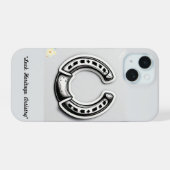 "幸運のご加護" iPhone 15ケース (裏面横)