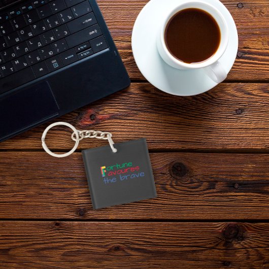 幸運は勇敢なキーチェーンを好む キーホルダー