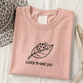 幸運を呼ぶ可愛いテントウムシの言葉SVGグラフィックTシャツ Tシャツ