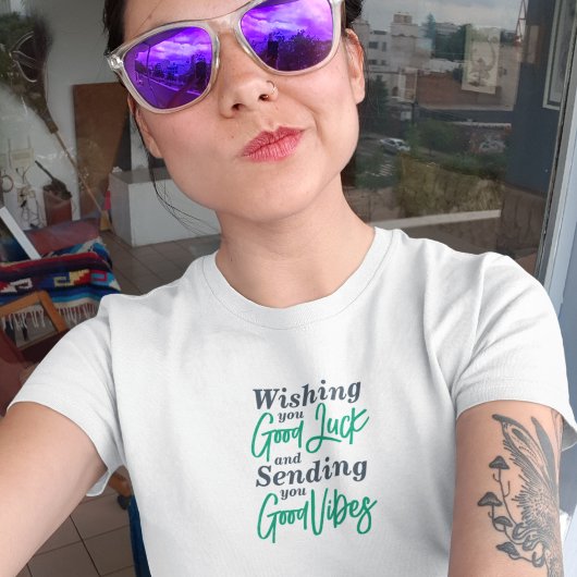 幸運を祈って福音を送る Tシャツ