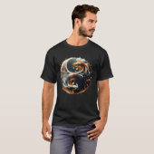 幻想的なかわいい鯉の陰陽 Tシャツ (正面フル)