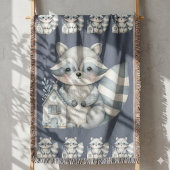 幻想的なアライグマの夜の森の小屋のシーン スローブランケット