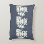 幻想的なアライグマの夜の森の木の家シーン アクセントクッション (裏面(縦))