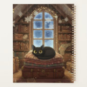 幻想的なアンティークの屋根裏部屋の黒猫 プランナー手帳 (裏面)
