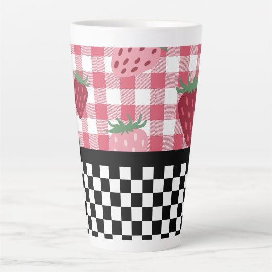 幻想的なイチゴと市松模様 カフェラテマグ (正面)