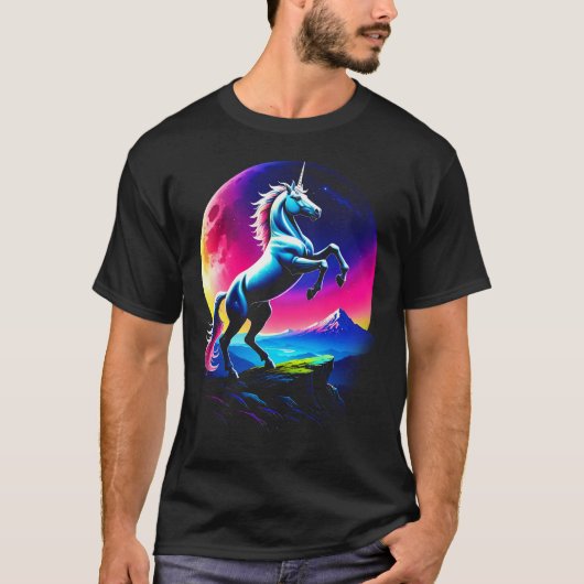 幻想的なカラフルユニコーンの荒野 Tシャツ (正面)