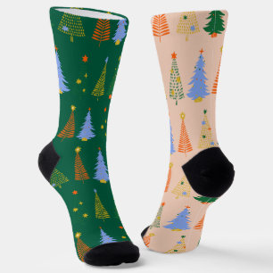 幻想的なクリスマスツリーのピンクとグリーン ソックス