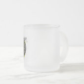 幻想的なゼンタングル モノクロの花 黄色アクセント フロストグラスマグカップ (正面右)