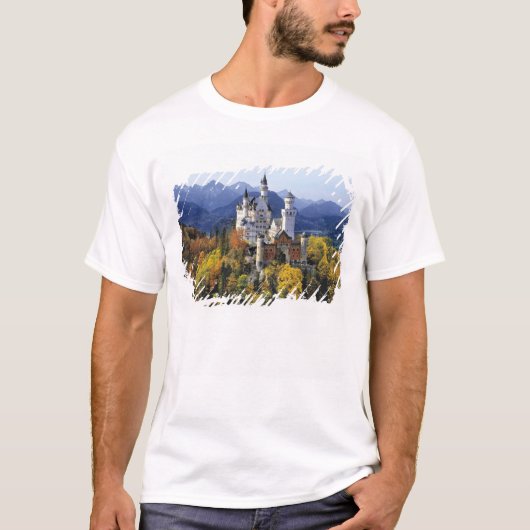 幻想的なノイシュヴァンシュタイン城は3つのうちの1つです Tシャツ (正面)