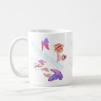 幻想的なパステルカラーの蝶と花のコーヒーマグ コーヒーマグカップ