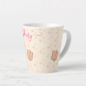 幻想的なピンクの本と星 カフェラテマグ (右アングル)