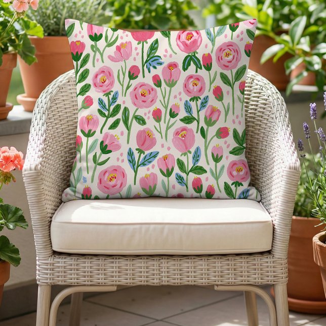 幻想的なピンクの薔薇のつぼみ　夏の花柄デザイン アウトドアクッション (クリエイターアップロード済み)