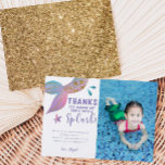 幻想的な人魚の誕生日パーティーの写真 サンキューカード<br><div class="desc">魔法のような幻想的な子供の海の下テーマの誕生日パーティーの感謝カードテンプレートで、ピンク、パープル、ターコイズの色の人魚の尾と偽の金の輝きの鱗が特徴です。 テキストには「私のパーティーをとても盛り上げてくれてありがとう」と書かれています。 下の文には「私と一緒にシェル・エイブレーションしてくれてありがとう」と書かれています。 あなたはメッセージの横に子供の写真を追加することができます。 この製品は、子供の名前を一番下に追加することでカスタマイズできます。</div>