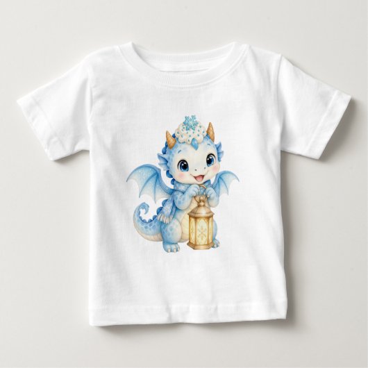幻想的な冬のベビードラゴンとランタン ベビーTシャツ (正面)