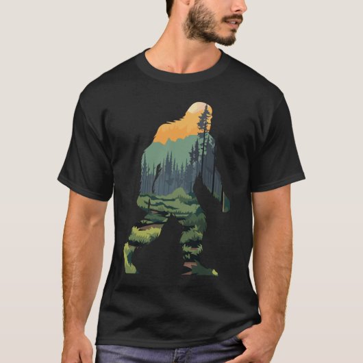 幻想的な山と森の夕焼けのシルエット ギフト Tシャツ (正面)