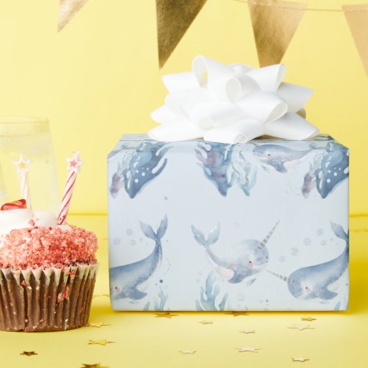 幻想的な水彩画のイッカク  海のユニコーン ラッピングペーパー (誕生日パーティー)