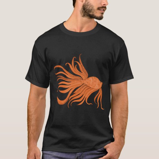 幻想的な水彩画のオレンジ色の魚 Tシャツ (正面)