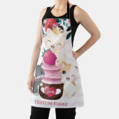 幻想的な花とキャラクターの猫のイチゴカップケーキ エプロン (インサイチュ)